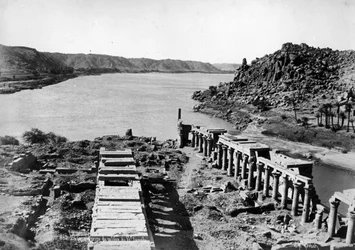 Philae, vom Pylon des Großen Tempels aus gesehen, ca. 1880